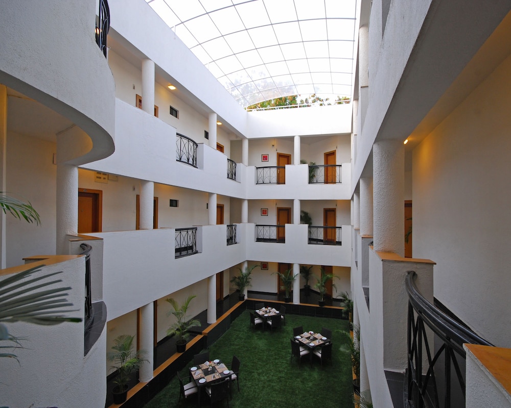 Phoenix Hotel 5/50