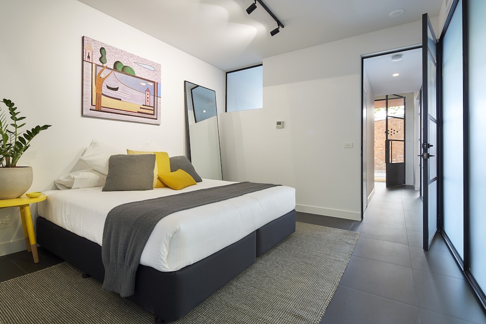 381 Cremorne 11/57