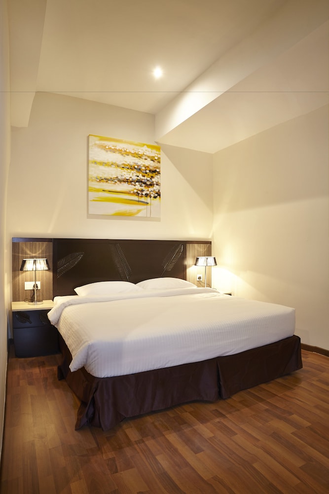Hotel Six Seasons 19/50