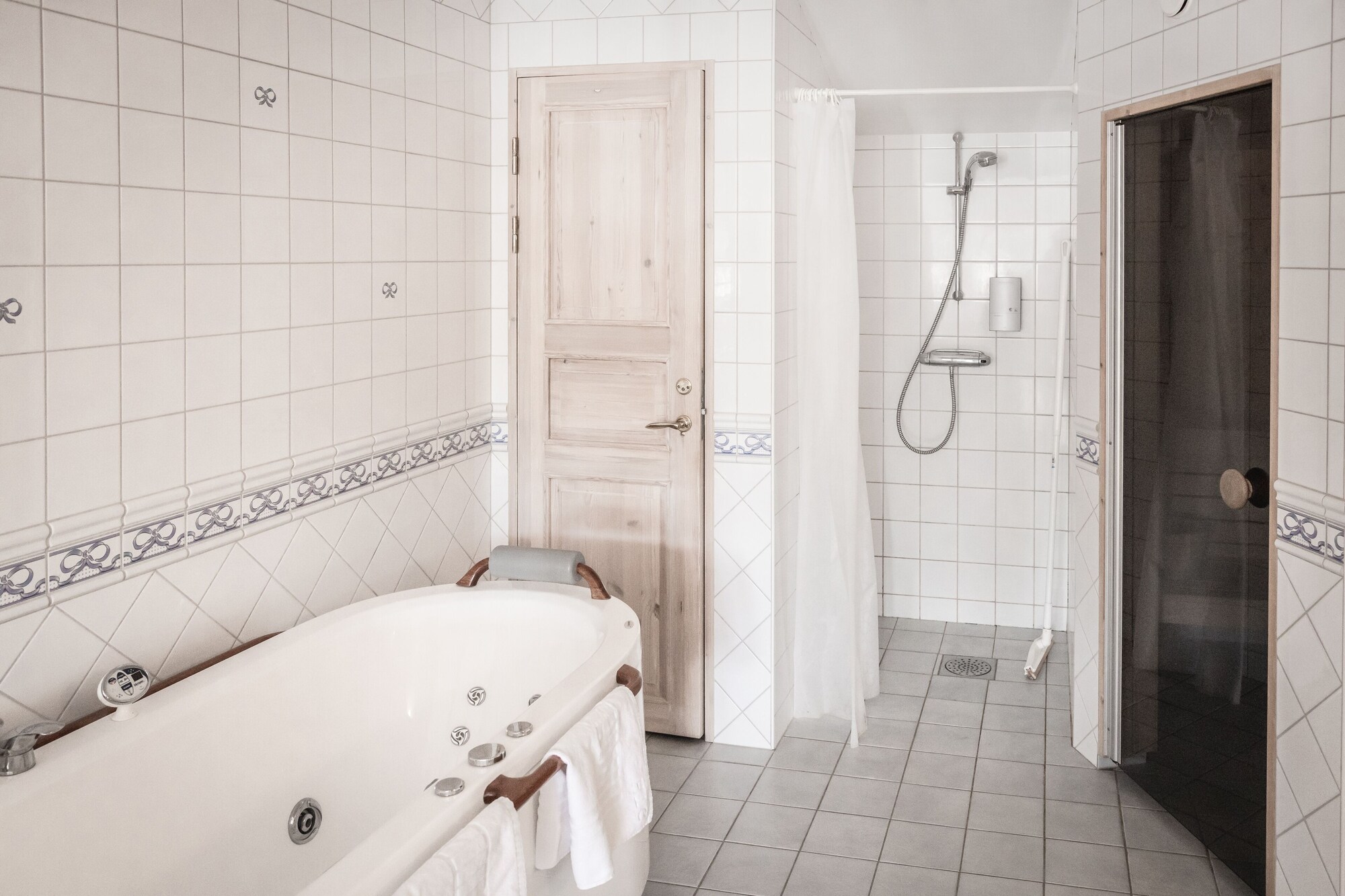 جناح بسرير مزدوج بإطلالة على البحيرة، Klockargarden Hotell 2/3