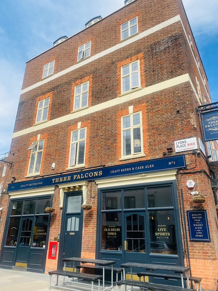 Three Falcons Hotel 6/50