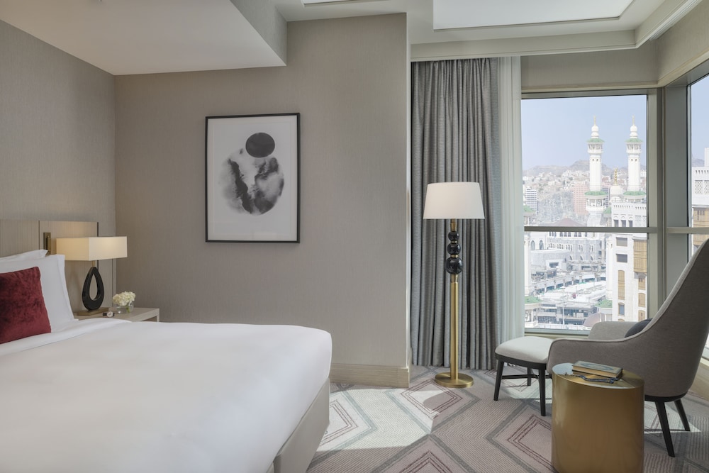 1 Bedroom, Tower, East, Deluxe, Suite, King Bed, Partial Haram View