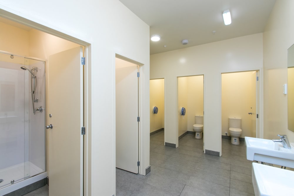 FEMALE DORM, 6 BEDS, SHARED BATHROOM