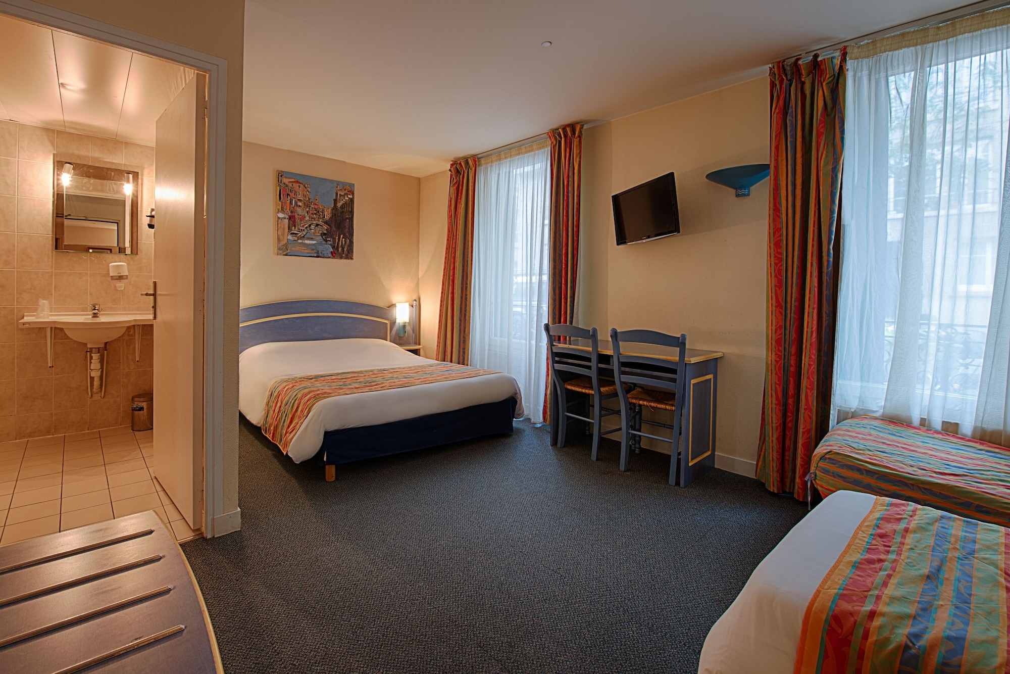 ROOM, QUADRUPLE