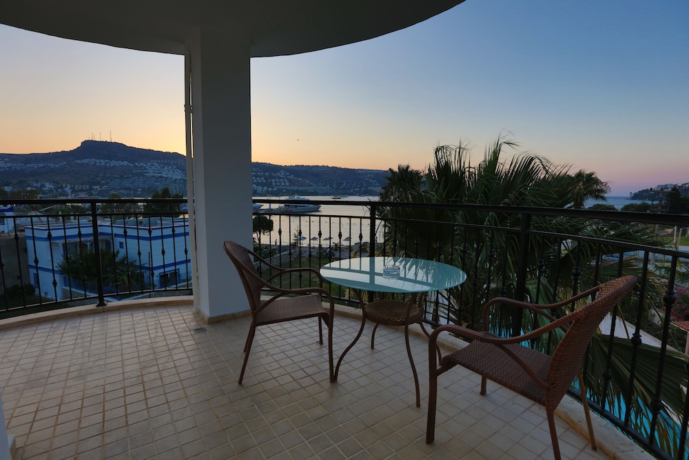Vita Bella Resort Spa 60/63