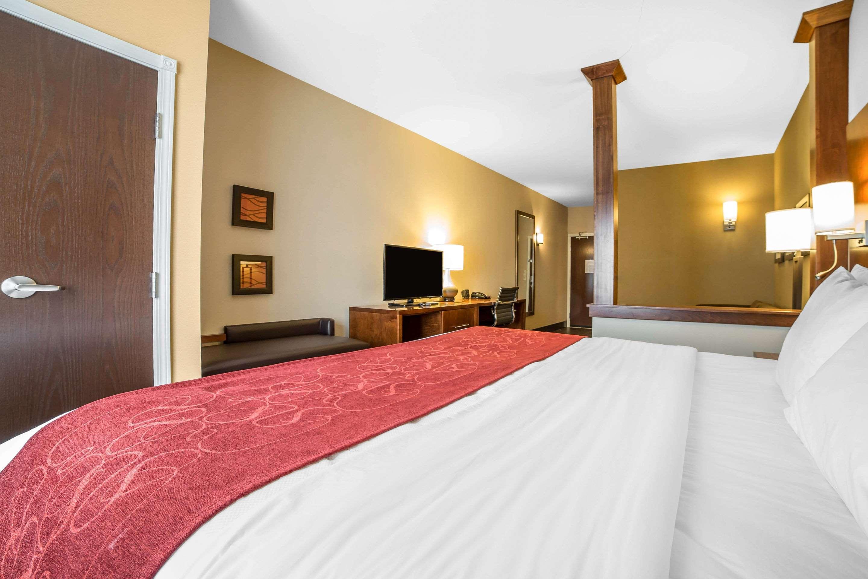 SUITE, KING BED