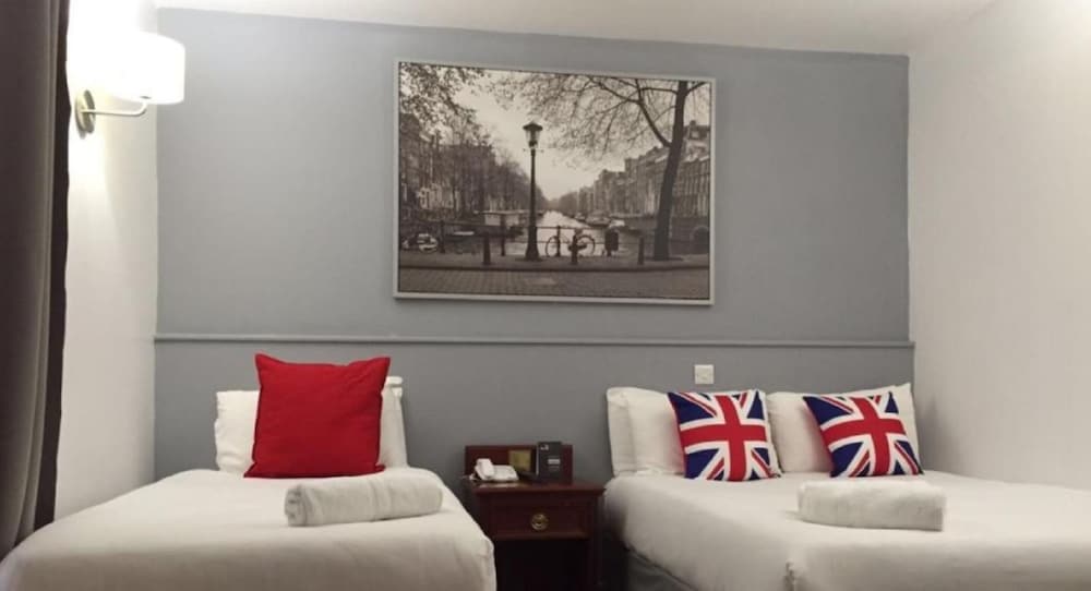 Castleton Hotel 44/61