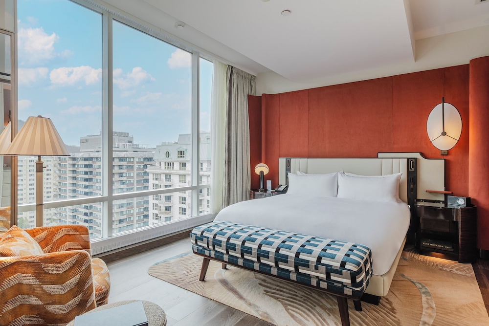 Presidential, Suite, King Bed, Mount Royal View