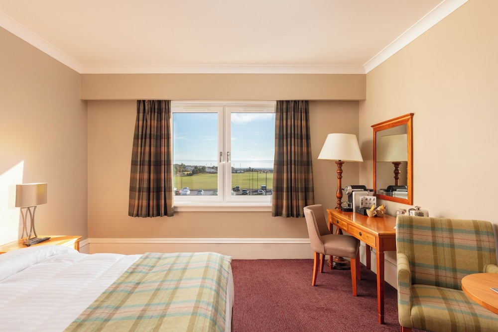 Carnoustie Hotel 10/75