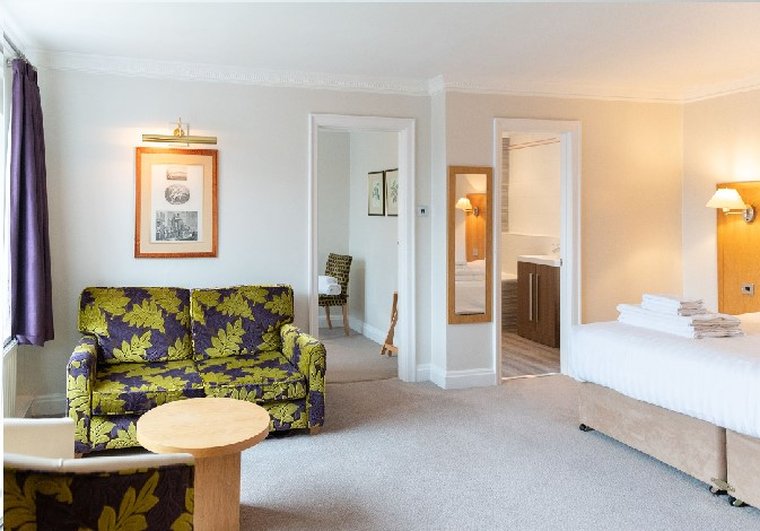 Chequers Hotel 37/58