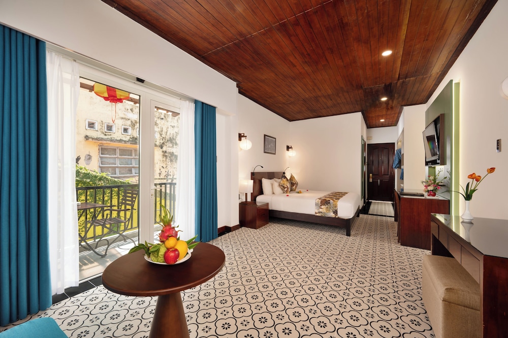 Vinh Hung Riverside Resort 4/78