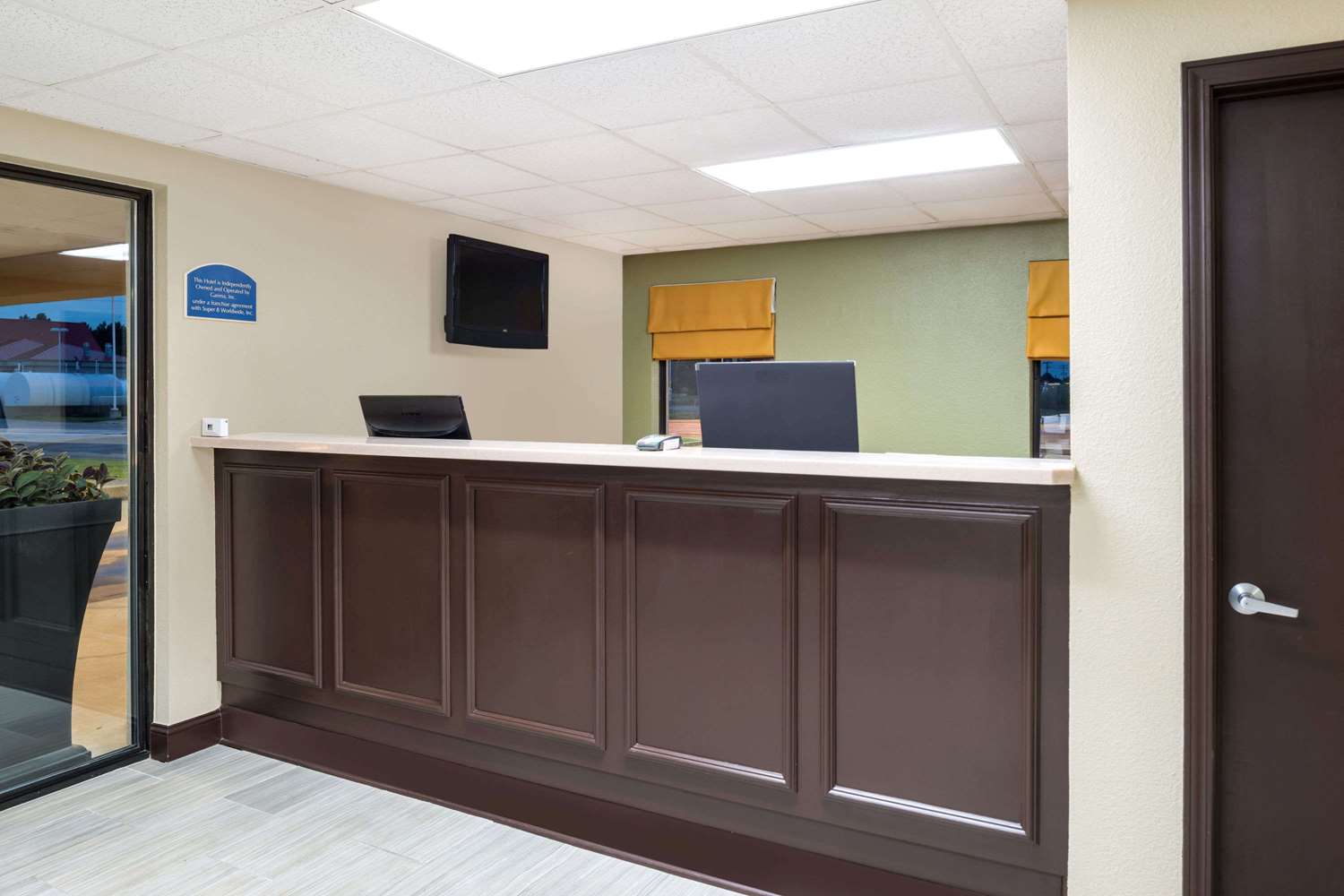 Super 8 by Wyndham Charleston/Sikeston East MO 3/10