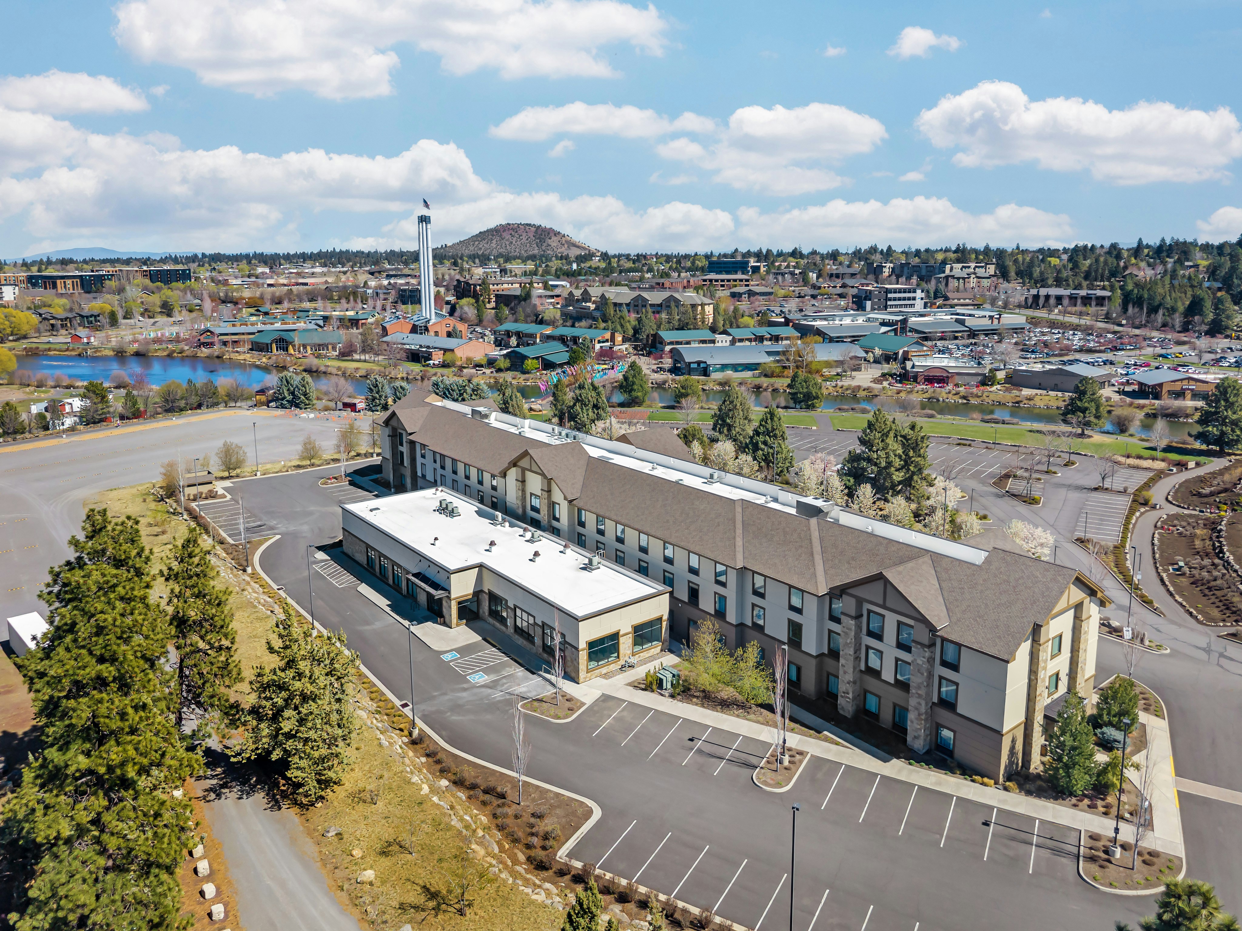 Hampton Inn Suites Bend 6/48