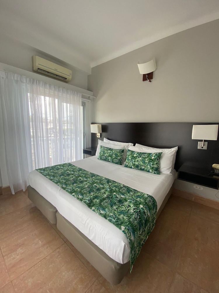 Hotel Manantial 28/68