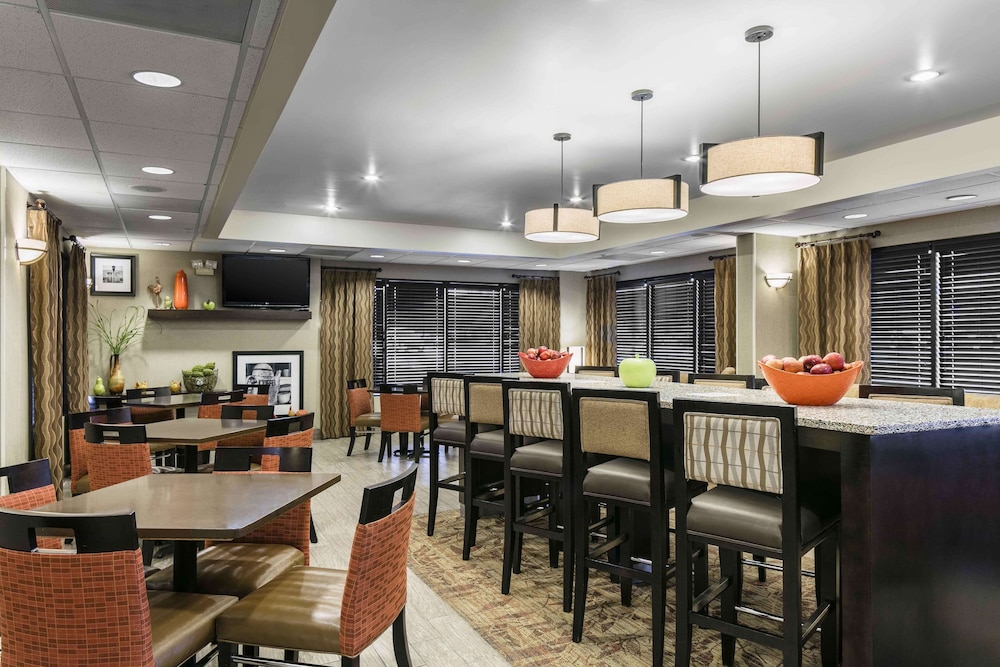 Hampton Inn Kansas City/Shawnee Mission 22/34