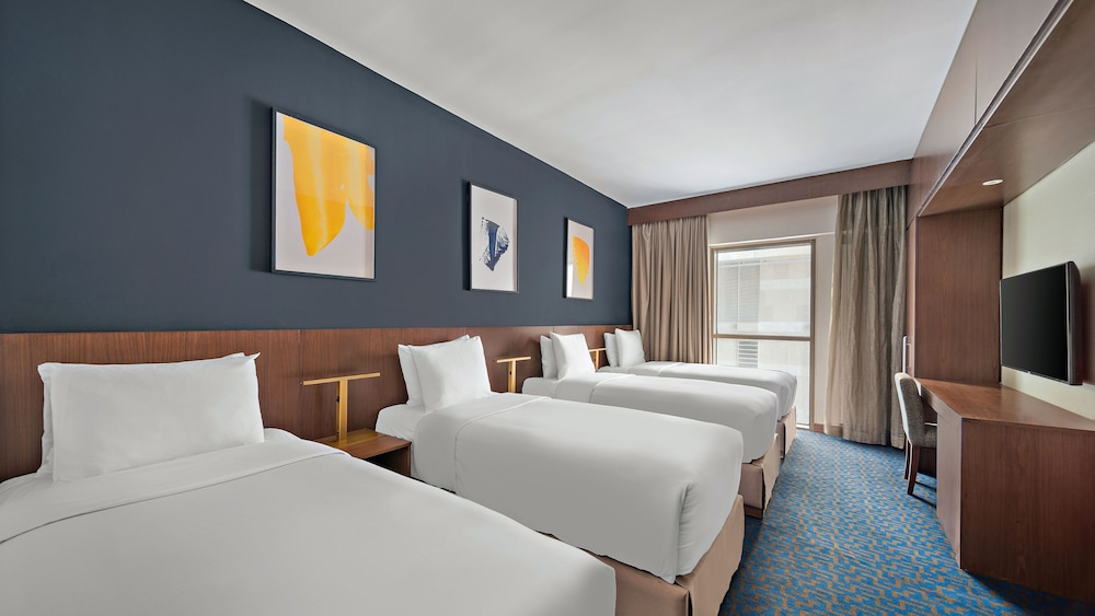 Deluxe, Multiple Beds, Smoking
