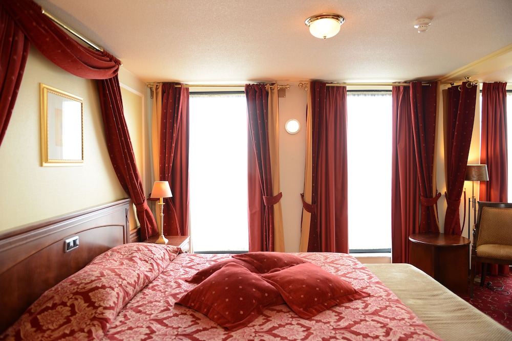AMRATH GRAND HOTEL DE L EMPEREUR 25/64