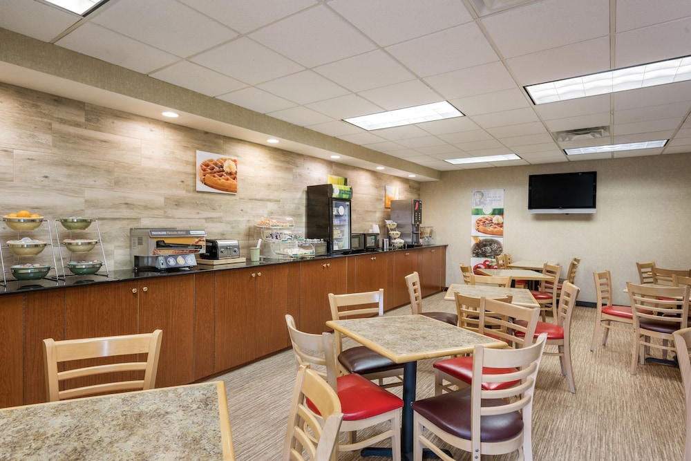 Quality Inn and Suites Fishkill South Near I-84 41/52