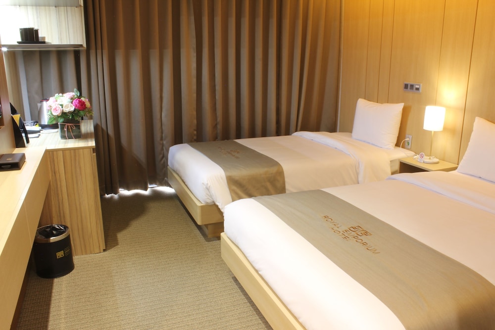 Royal Emporium Hotel 28/72