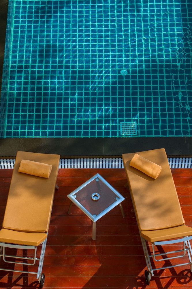 Airport Beach Hotel Phuket 35/41