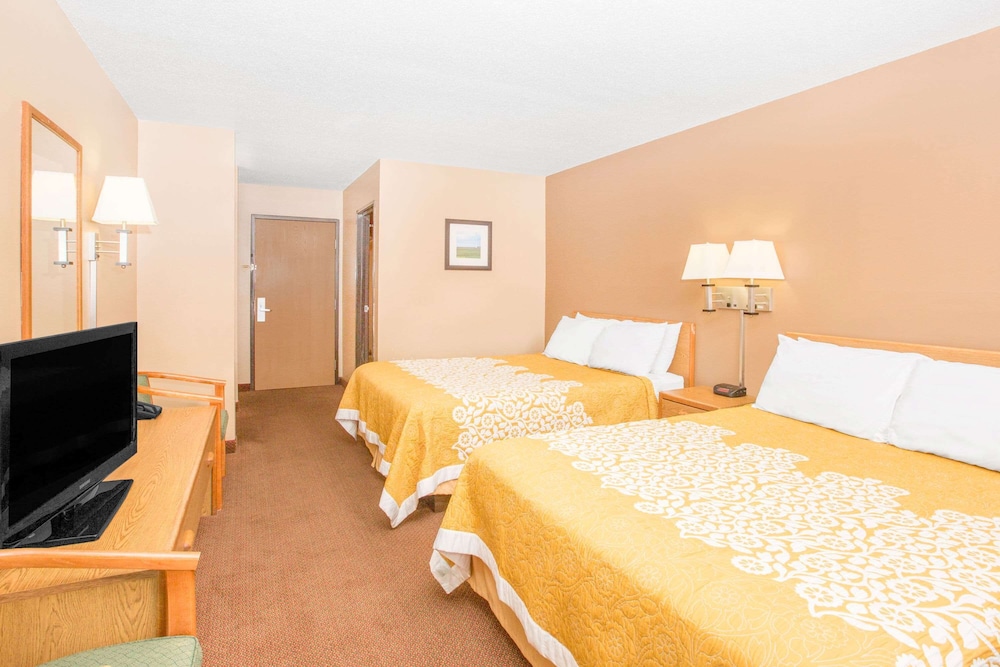 Days Inn by Wyndham Worthington 7/20