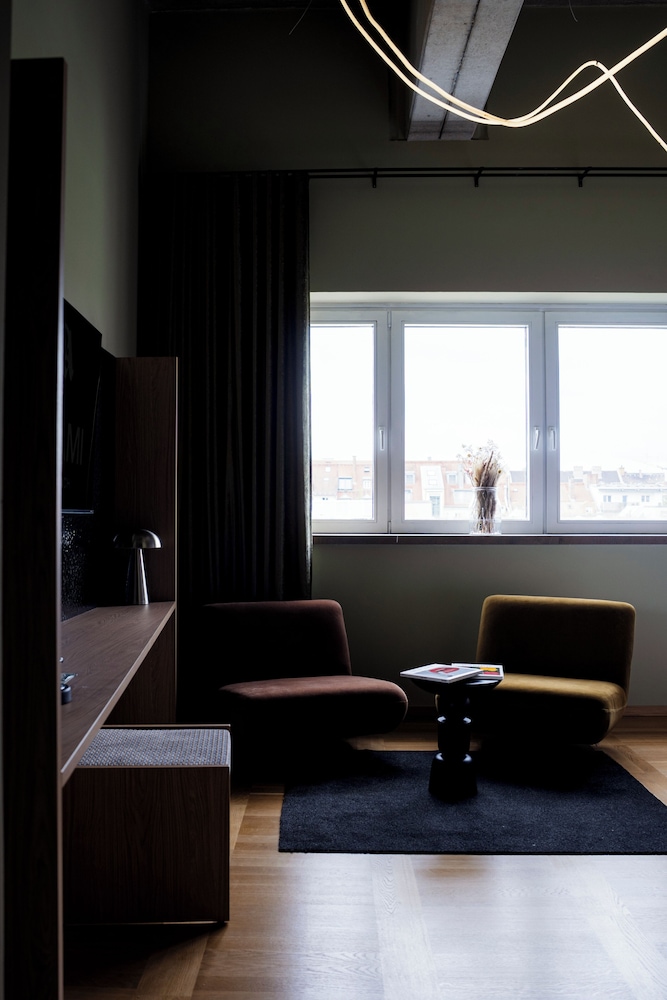 The Flushing Meadows Hotel & Bar 43/50