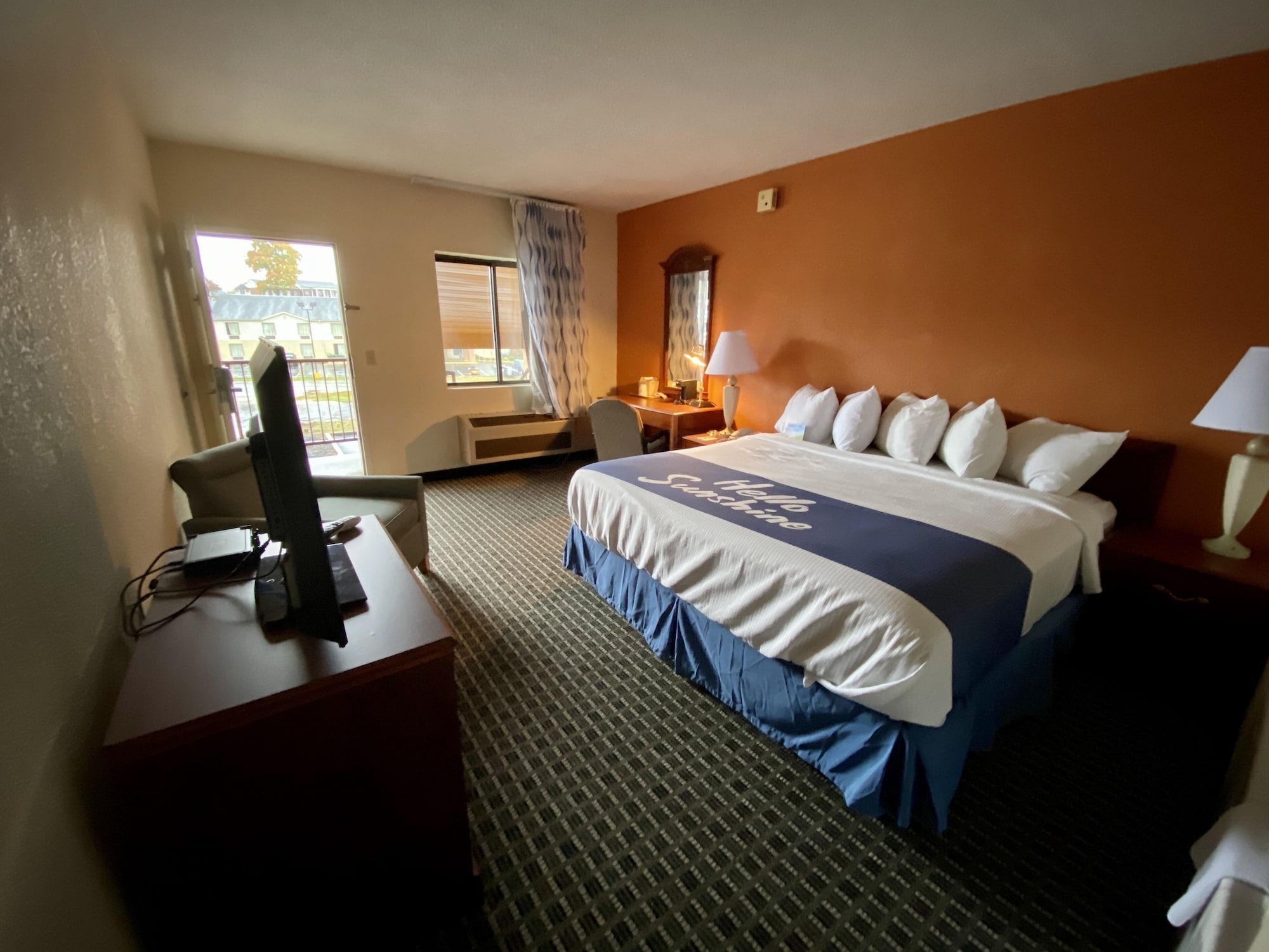جناح بسرير كينج للمدخنين، Days Inn by Wyndham Morehead 2/7