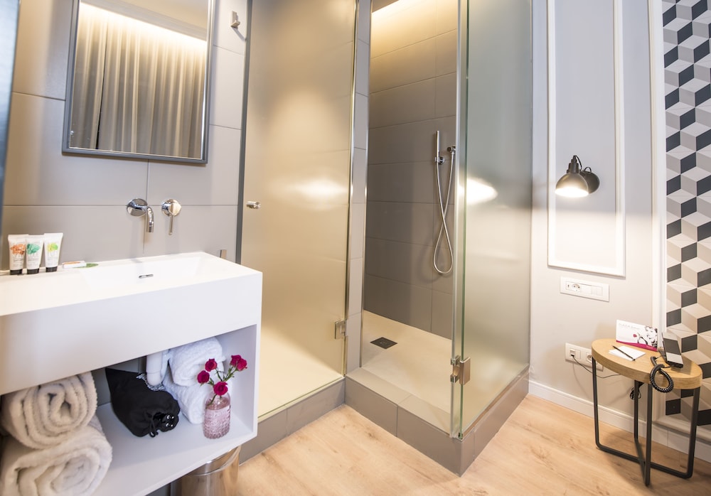 Ona Hotels Mosaic 49/50