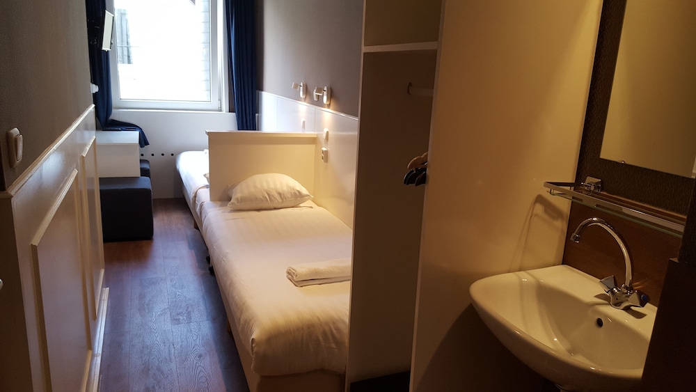 Hotel Old Quarter 9/72