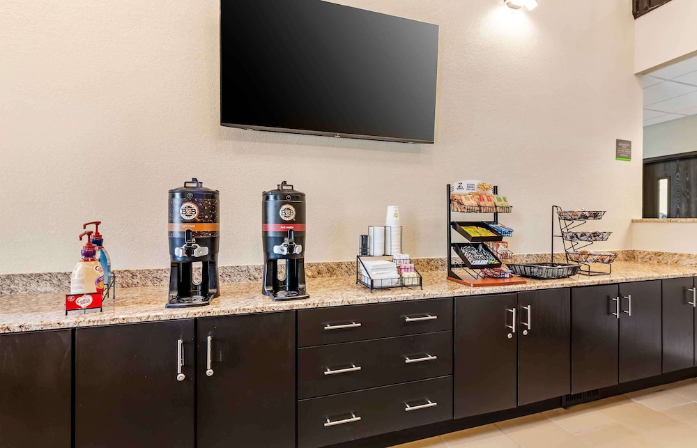 Comfort Suites Buffalo Airport 20/25