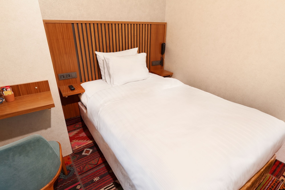 Discovery Hotel 26/69