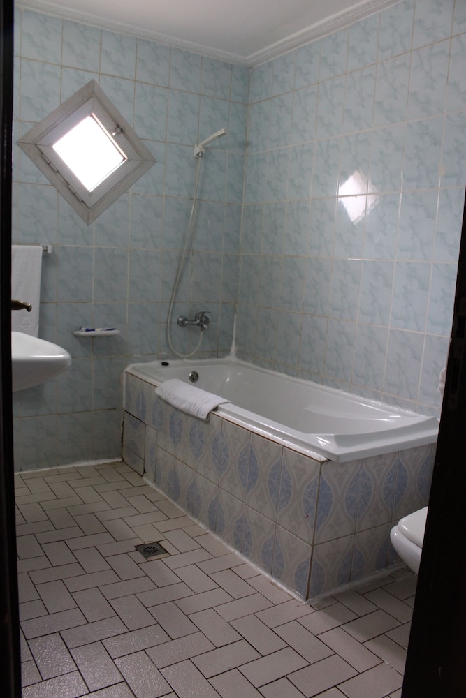 Tou'Ngou Hotel 49/50