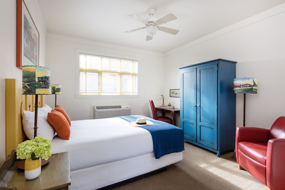 Solo, Queen Bed, High Floor