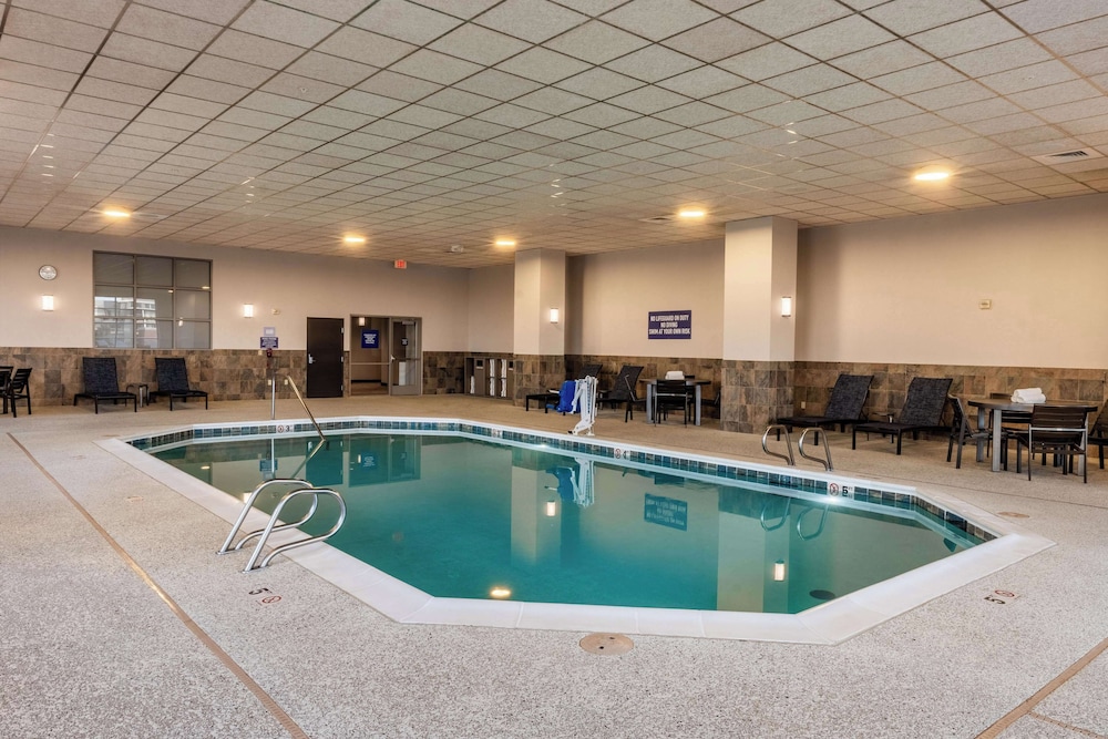 Drury Plaza Hotel Broadview Wichita 24/50