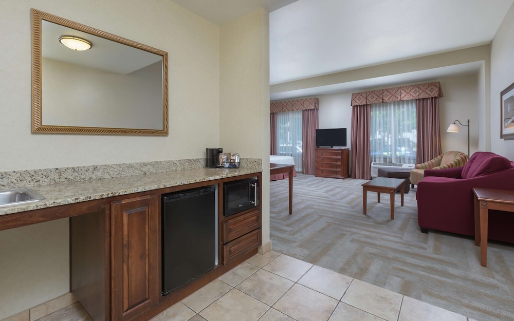 Hampton Inn Suites Lodi 10/65