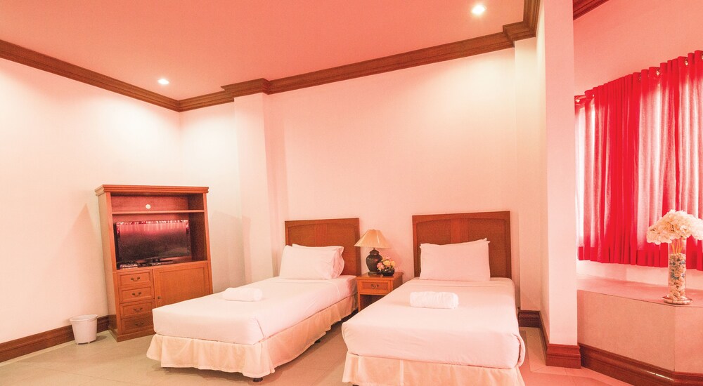 Estancia Resort Hotel 10/22