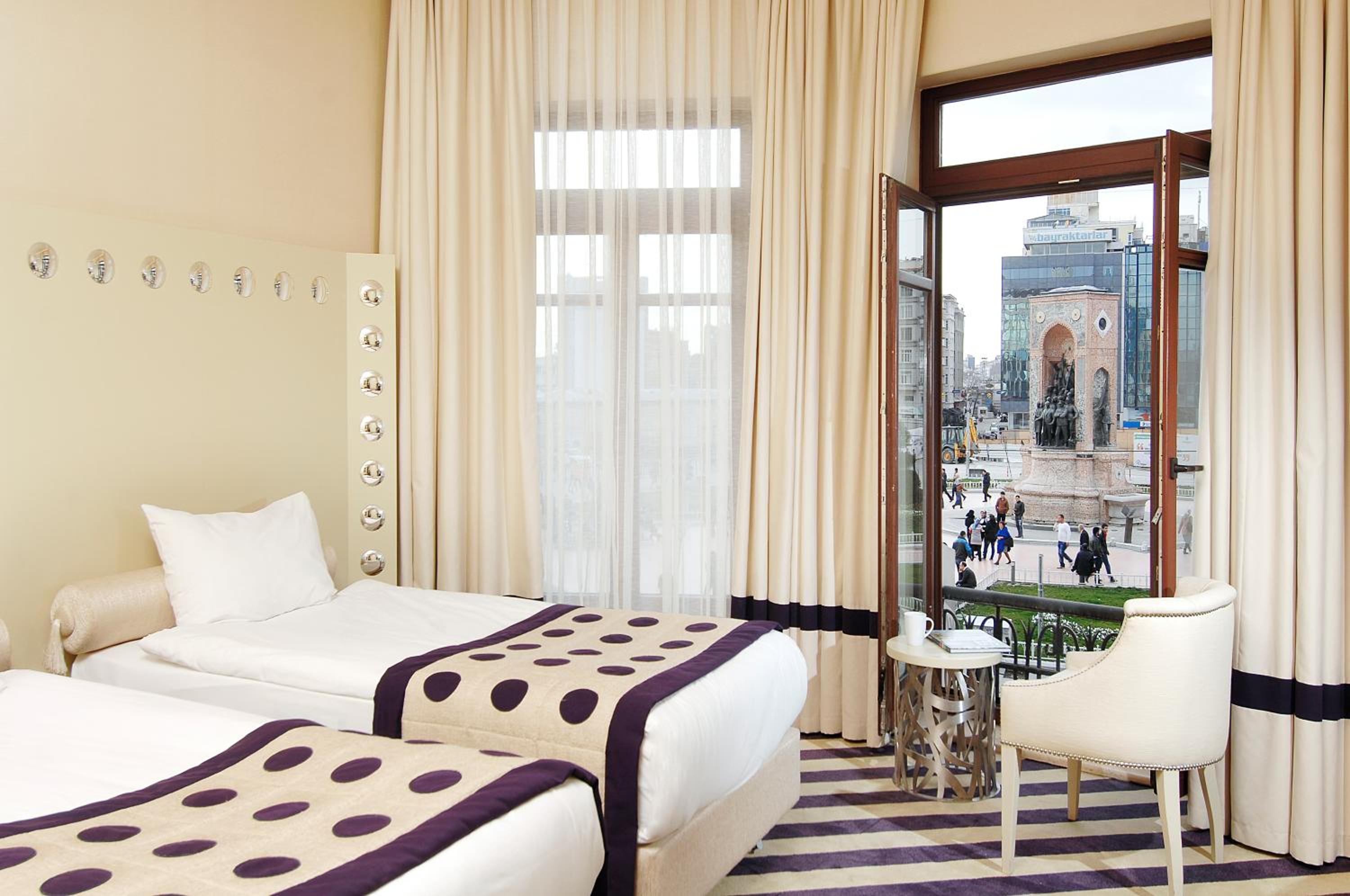 Room at Taxim Hill Hotel, ISTANBUL