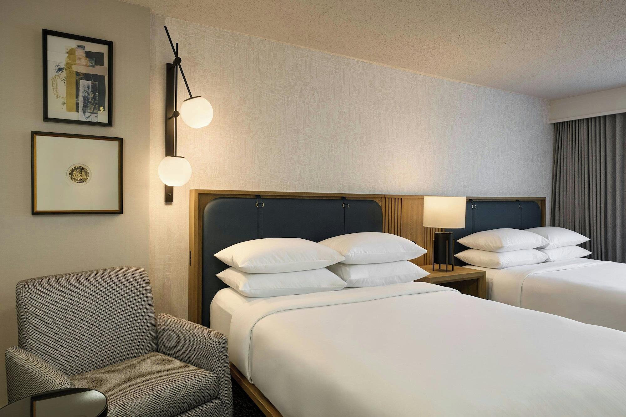 Club, Double Bed