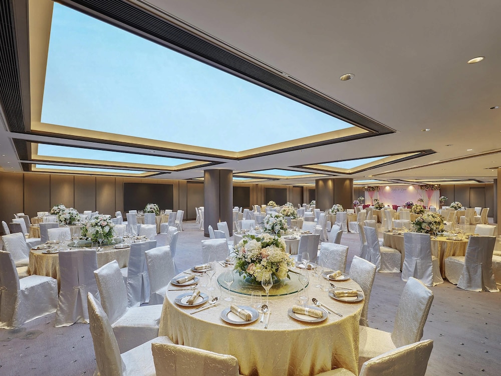 Novotel Century Hong Kong 32/48