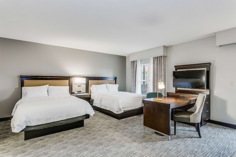 Hampton Inn & Suites Mobile- Downtown Historic District 17/56