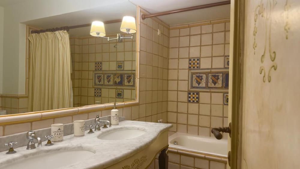 Le Convivial Luxury Suites & Spa 43/45