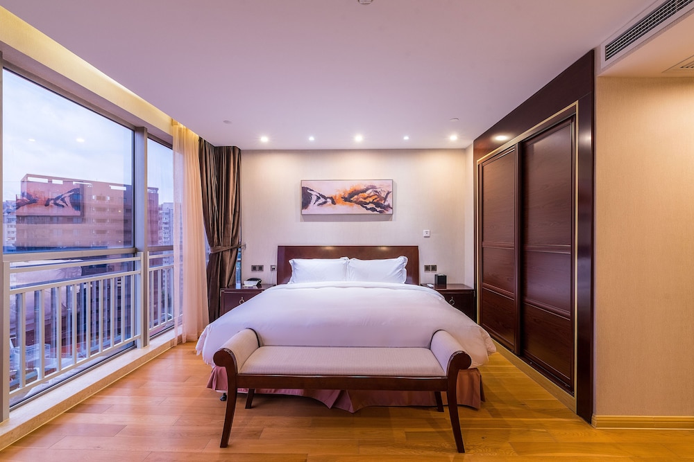 2 BEDROOMS, DELUXE