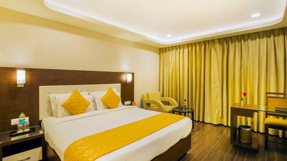 DELUXE, DOUBLE BED