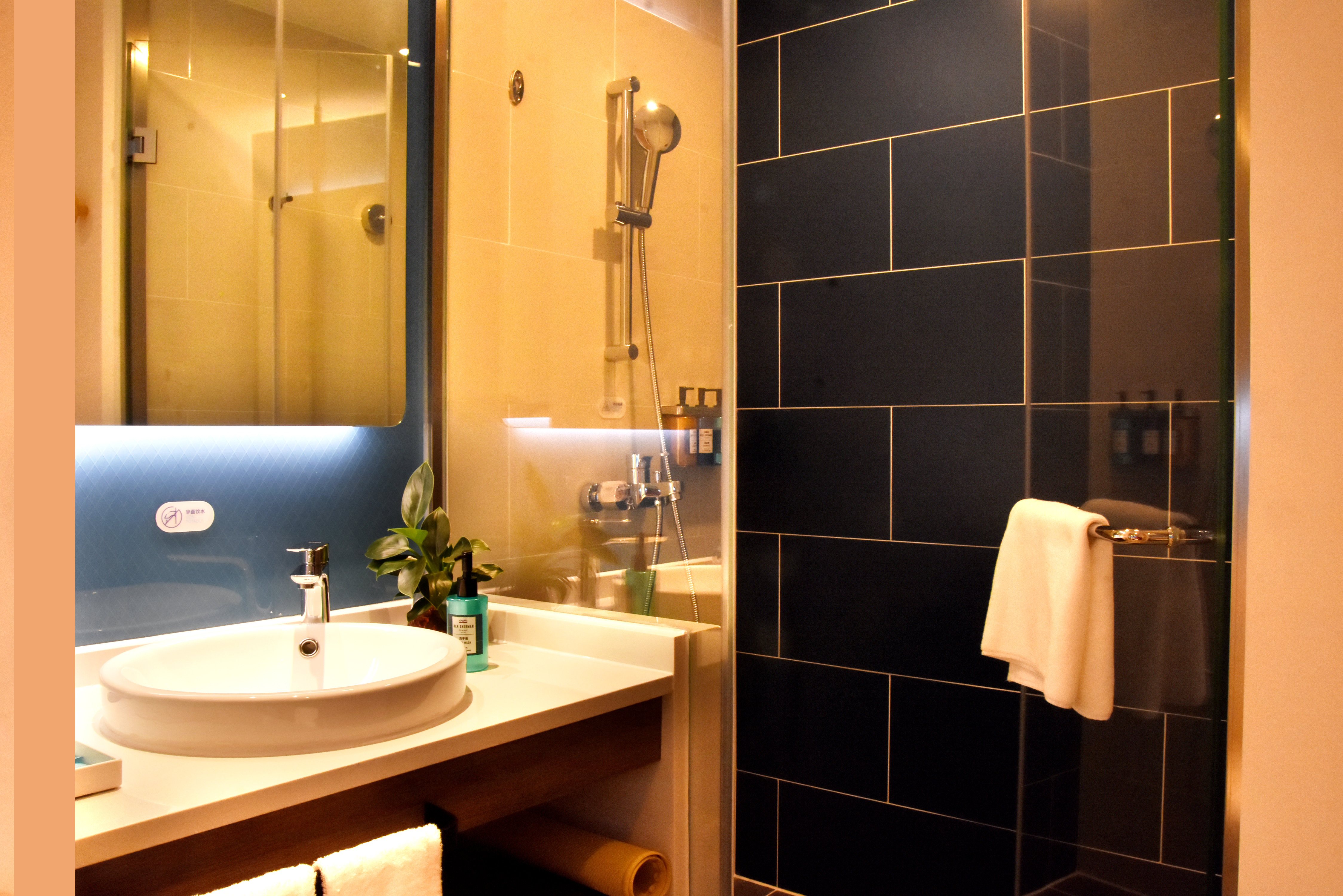 Holiday Inn Express Shanghai Gubei 35/37