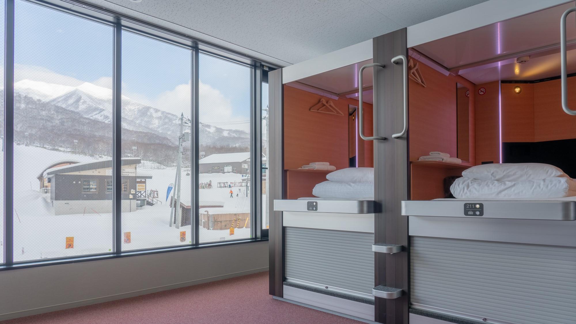 Capsule, Standard, Single, Mountain View