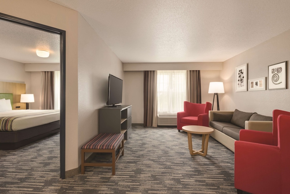 Country Inn & Suites by Radisson, Pella, IA 17/30