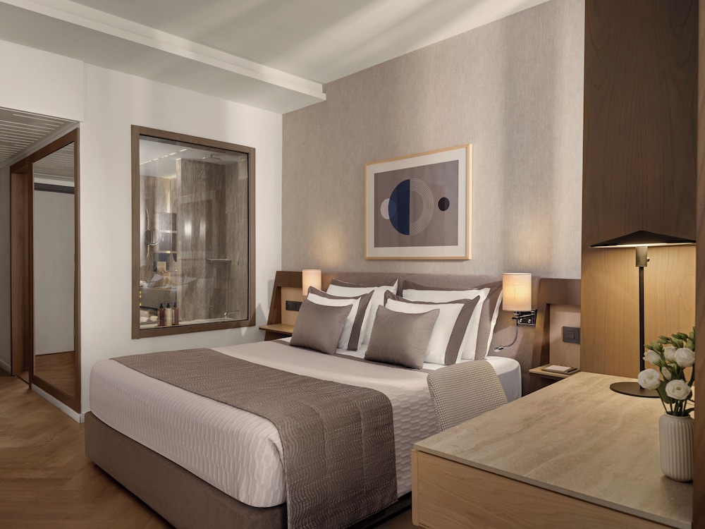 Junior, Double Bed, Pool and Sea View