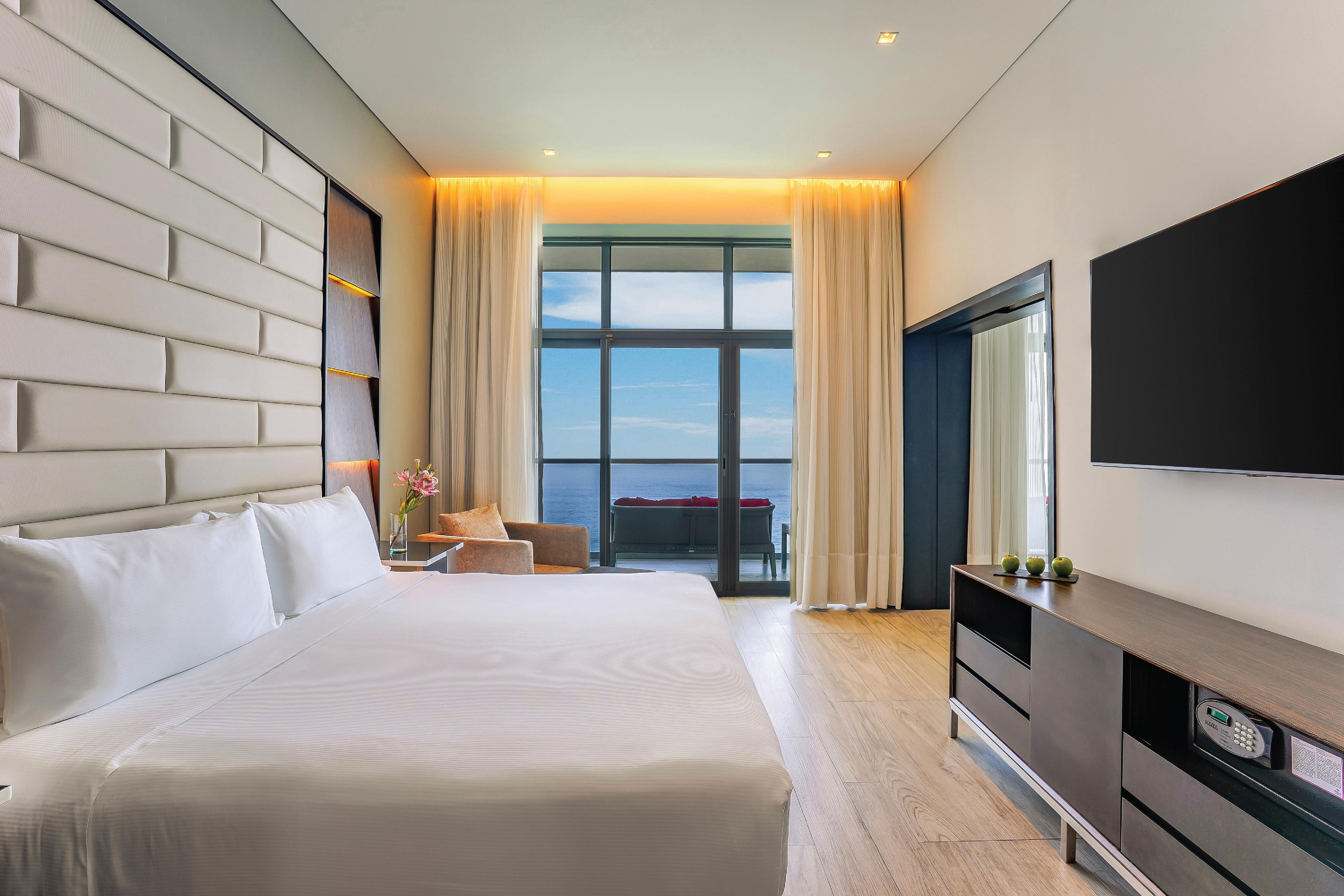 Suite, King Bed, Ocean Front