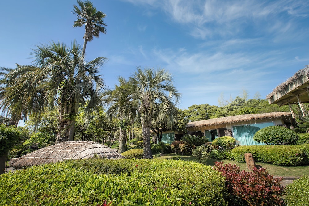 Seaes Hotel & Resort 70/74
