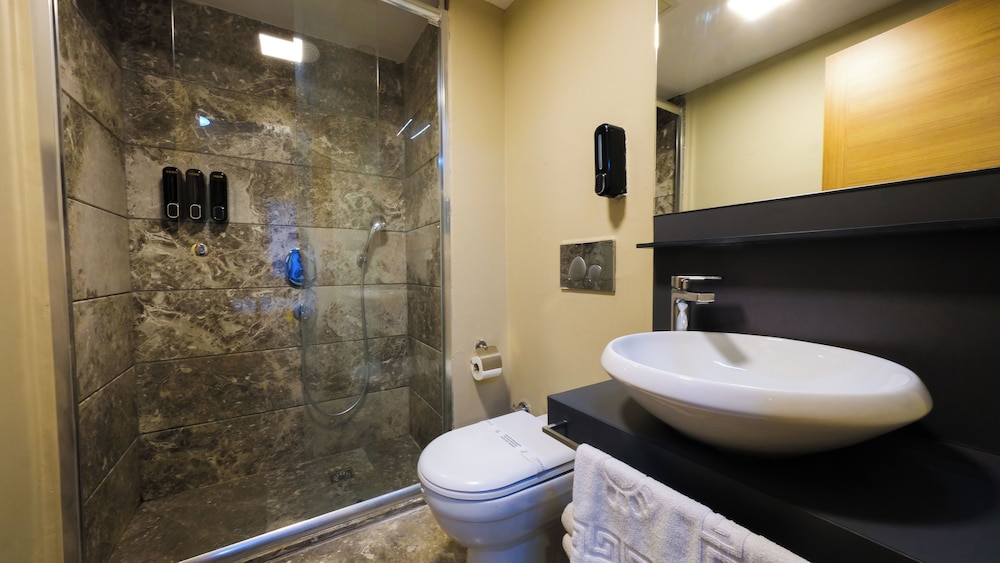 غرفة اقتصادية ثلاثية بسرير كوين، Endless Comfort Hotel Taksim 7/7
